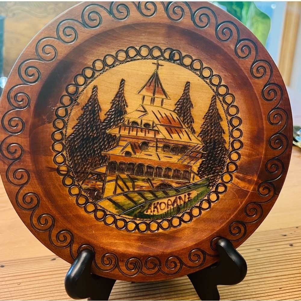 Two Poland, Polish Folk Art Carved Wood, a plate 9 inch Zakopane Cottage Core - Picture 2 of 5